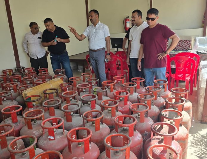 उत्तराखंड में गैस जमाखोरी का बड़ा खुलासा, 101 एलपीजी सिलेंडर पकड़े गए