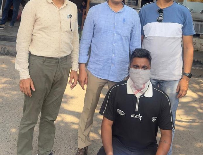 उत्तराखंड STF की साइबर क्राइम दून टीम ने 10 लाख रुपये के धन की धोखाधड़ी में अभियुक्त को पश्चिम बंगाल से गिरफ्तार किया