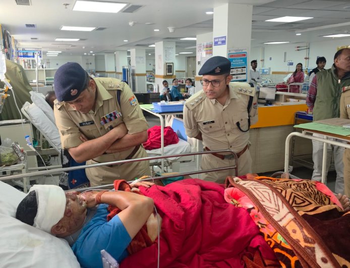 रात के चैकिंग अभियान में पुलिसकर्मी को कुचला, 4 आरोपियों की गिरफ्तारी, एसएसपी ने अस्पताल में की मुलाकात