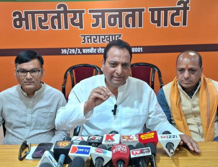 देहरादून में भाजपा ने कांग्रेस पर उठाए गंभीर सवाल, टिकट बेचने और एडवांस बुकिंग पर मांगी स्पष्टीकरण