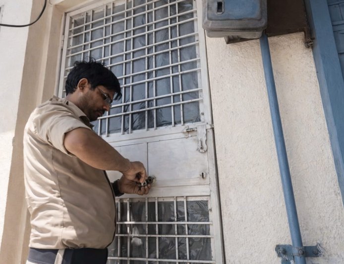 रामनगर होटल में नाबालिग छात्राएं, मुस्लिम युवकों के साथ मिलीं; गंभीर लापरवाही पर कार्रवाई