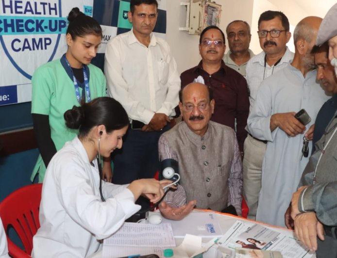 स्वास्थ्य मंत्री सुबोध उनियाल का उत्कर्ष जन कल्याण सेवा समिति के रक्तदान एवं स्वास्थ्य शिविर में सहयोग