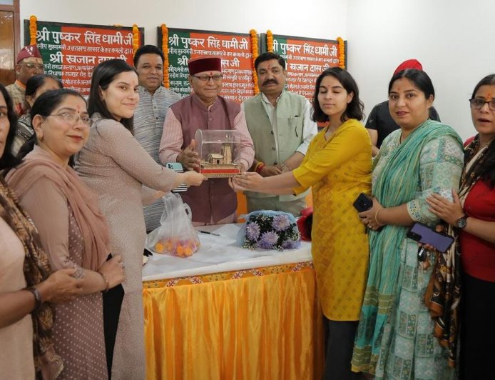 राजपुर रोड विधान सभा क्षेत्र में खजान दास ने नई पेयजल लाइन बिछाने का किया भूमि पूजन