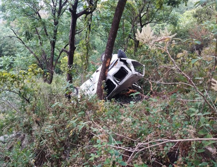 रुद्रप्रयाग में 250 मीटर गहरी खाई में गिरी बेकाबू कार, 3 की हुई मौत, रेस्क्यू ऑपरेशन में जान जोखिम में डाली गई