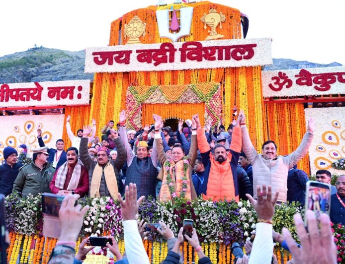 पहले दिन 15 हजार श्रद्धालुओं ने किए बद्रीनाथ धाम के कपाट खोलने के बाद दर्शन