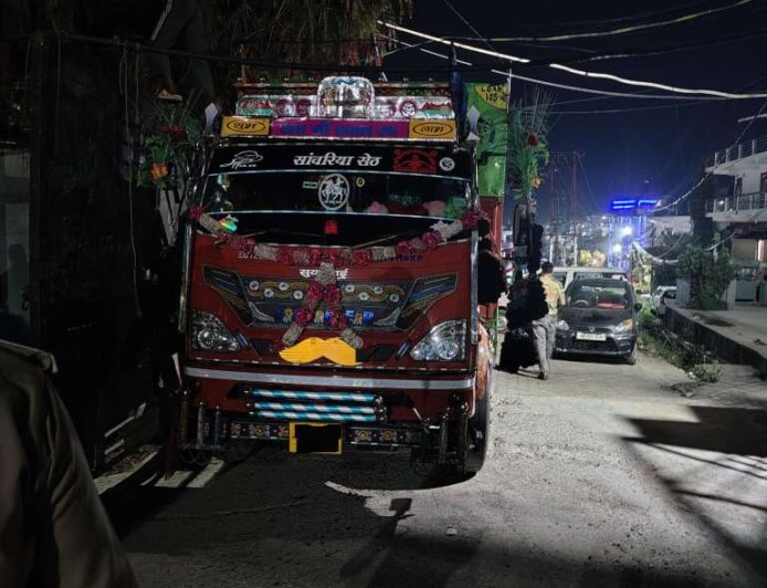 उत्तराखंड: एआरटीओ की सख्ती, फर्जी लाइसेंस पर चल रही यूपी की पिकअप जब्त