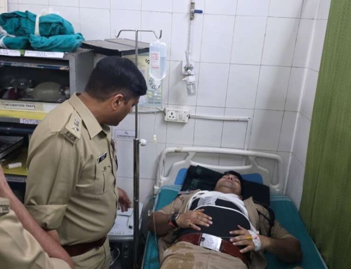 देहरादून में पुलिस और बदमाशों के बीच मुठभेड़, इंस्पेक्टर घायल, एक बदमाश ढेर