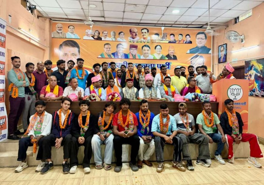 देहरादून की राजनीति में भूचाल: कांग्रेस के सैकड़ों नेता भाजपा में शामिल