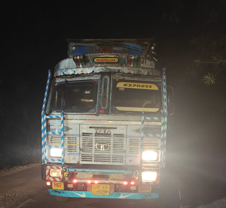 पीलीभीत में बिना कागज लकड़ी के ट्रक पर 140899 रुपये का जुर्माना