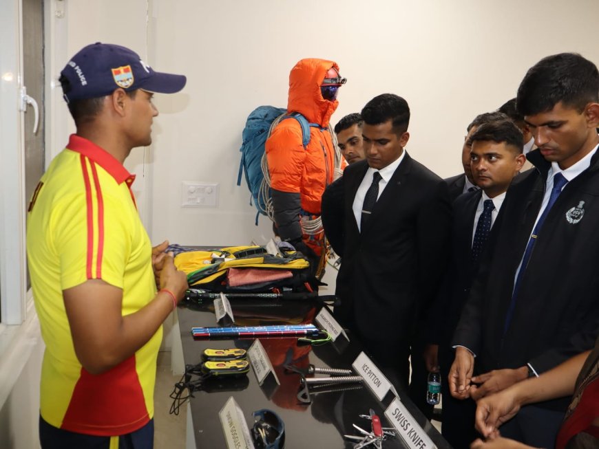 आपदा प्रबंधन की तैयारी: प्रशिक्षु आईपीएस अधिकारियों का SDRF मुख्यालय दौरा