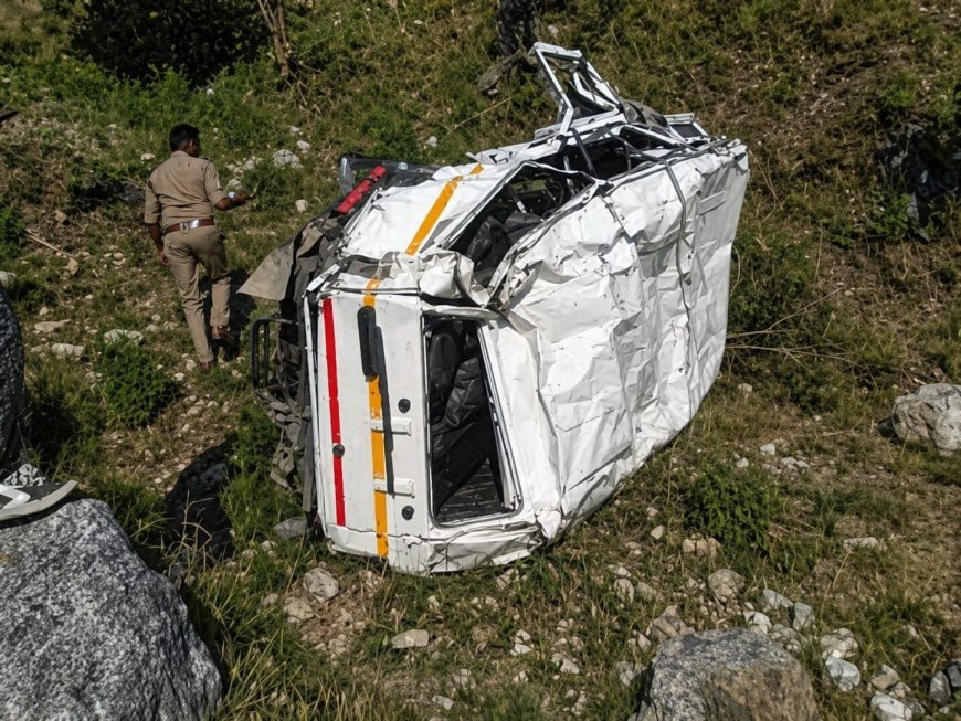 नैनीताल: 200 मीटर गहरी खाई में गिरी बोलेरो, 02 की मौत और 04 घायल