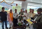 भनाली तोक में आकाशीय बिजली गिरने से मारी गई बकरियों का प्रशासन ने पशुपालकों को वितरित किया मुआवजा