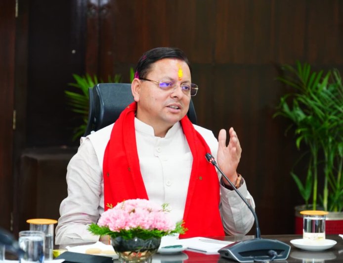 सीएम धामी ने अधिकारियों को दी फटकार: बिना तैयारी बैठक में आने पर मिली चेतावनी, 15 जून तक घोषणाओं के शासनादेश जारी करें