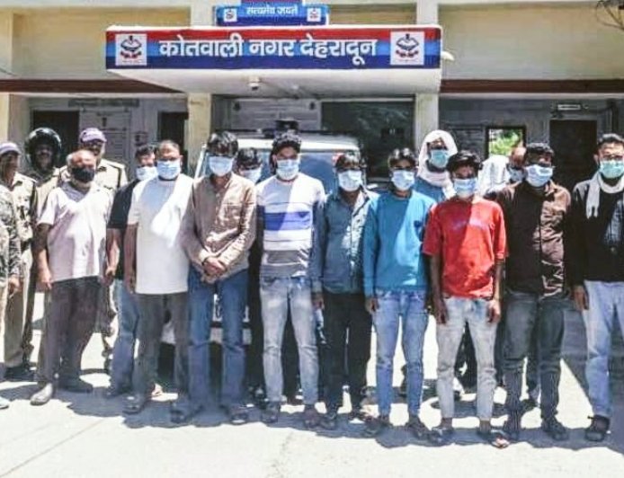 दून पुलिस का “ऑपरेशन प्रहार”: हाईप्रोफाइल जुए के अड्डे से 18 गिरफ्तार, भाजपा नेता का नाम भी शामिल