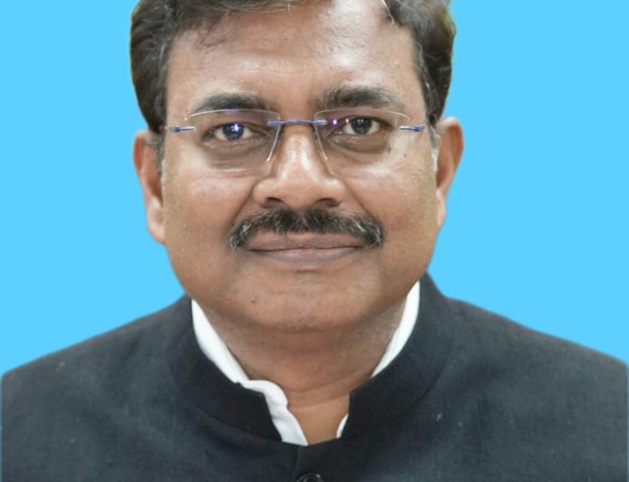 मुख्य सचिव आनंद बर्द्धन ने परियोजनाओं की समयबद्ध समीक्षा और मूल्यांकन के आदेश दिए