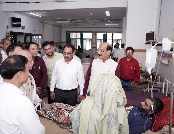 स्वास्थ्य मंत्री सुबोध उनियाल ने हल्द्वानी अस्पताल में की मरीजों से मुलाकात