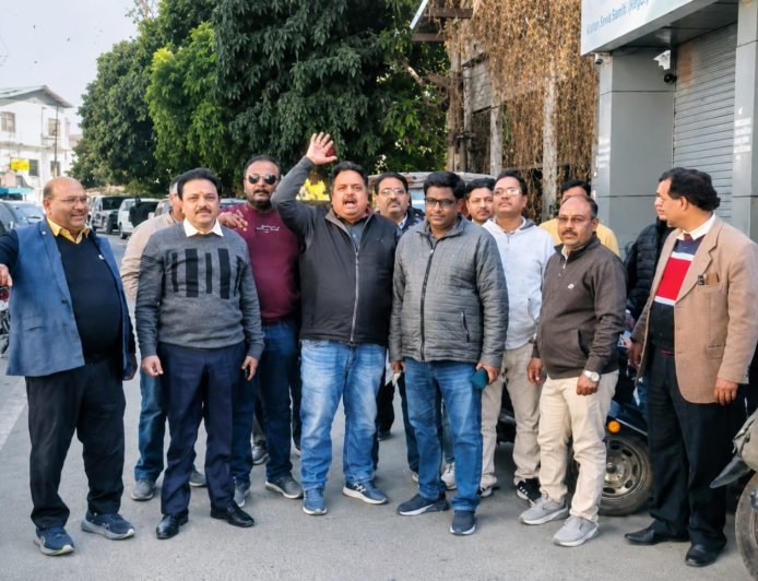 देहरादून बैंक के पूर्व अधिकारियों पर मुकदमा, करोड़ों रुपये का घोटाला सामने आया