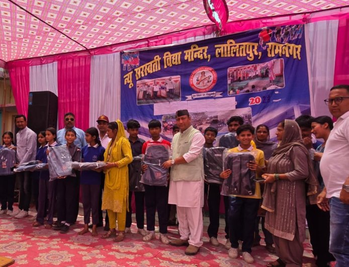 ललितपुर के जनजातीय क्षेत्र में ‘उत्कर्ष रामनगर अभियान’ की शुरुआत, बच्चों को मिली शिक्षण सामग्री