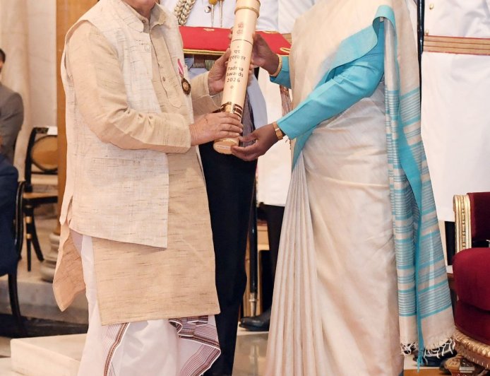 भगत सिंह कोश्यारी को मिला पद्मभूषण सम्मान, राष्ट्रपति भवन में घटित हुई ऐतिहासिक घटना