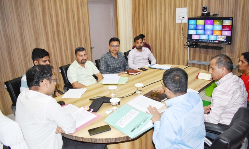 जिलाधिकारी ने ठोस अपशिष्ट प्रबंधन नियमों के प्रभावी क्रियान्वयन के लिए दिए आवश्यक दिशा निर्देश