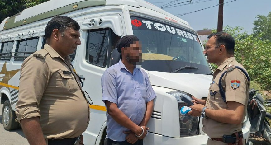 नशे में धुत चालक ने खतरे में डाली 20 चारधाम यात्रियों की जान