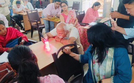 विज्ञान: पढ़ाई नहीं, जीने का एक तरीका है – प्रो. एच.सी. वर्मा की उत्तराखंड यात्रा