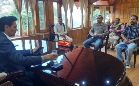उत्तराखंड: जनसुनवाई के दौरान भूमि विवाद मामले में आयुक्त दीपक रावत ने लौटाए 15.50 लाख रुपये