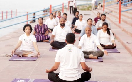 अंतरराष्ट्रीय योग दिवस 2023: गंगा तट पर एम्स ऋषिकेश में हुआ विशाल सामूहिक योगाभ्यास