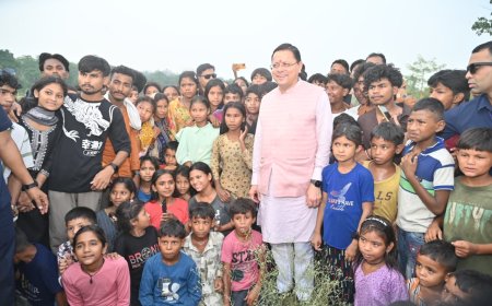 हैलीपैड पर मुख्यमंत्री को देखते ही बच्चों में मची होड़, देखिए CM धामी का वो ‘आत्मीय’ अंदाज!