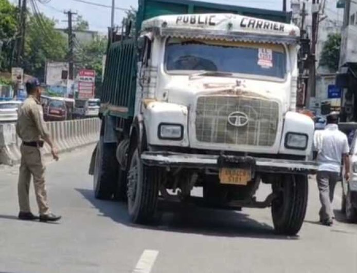 लालकुआं में DM के आदेश पर RTO ने की बड़ी छापेमारी, अवैध खनन वाहनों का भंडाफोड़