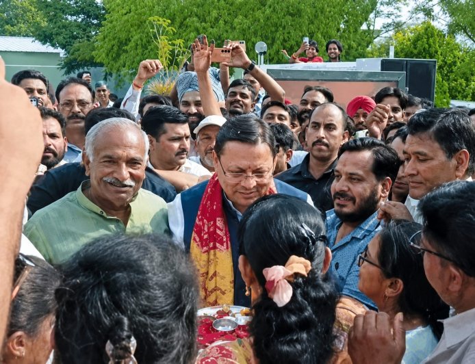 धामी-पांडे की मुलाकात ने बढ़ाई सियासी हलचल, बंद कमरे में हुई चर्चा पर अटकलें तेज