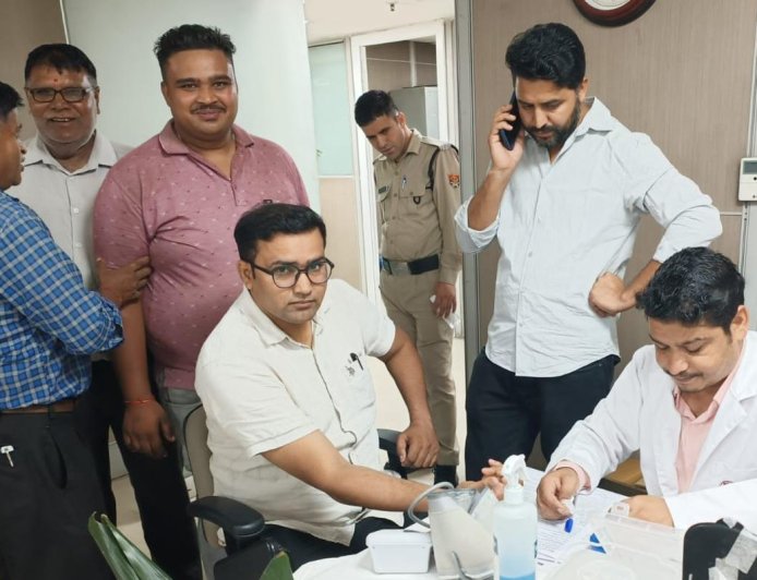 एमडीडीए कार्यालय में रक्तदान शिविर: अधिकारियों और कर्मचारियों ने उत्साह के साथ दिया 40 यूनिट रक्त