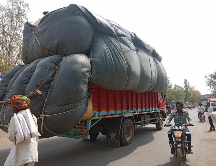 नैनीताल: डीएम ने भूसे के अनावश्यक भण्डारण और परिवहन पर लगाया रोक