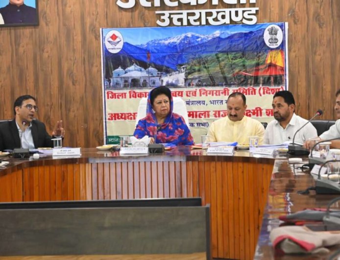 उत्तराखंड में बैठक में अधिकारियों की नदारदी, स्पष्टीकरण और तबादले के आदेश