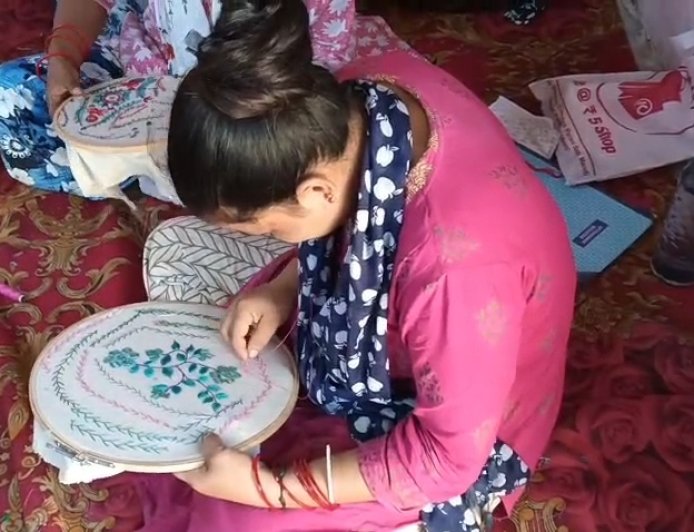 नैनीताल में नाबार्ड की पहल: कढ़ाई एवं वस्त्र अलंकरण से महिलाओं का आर्थिक सशक्तिकरण