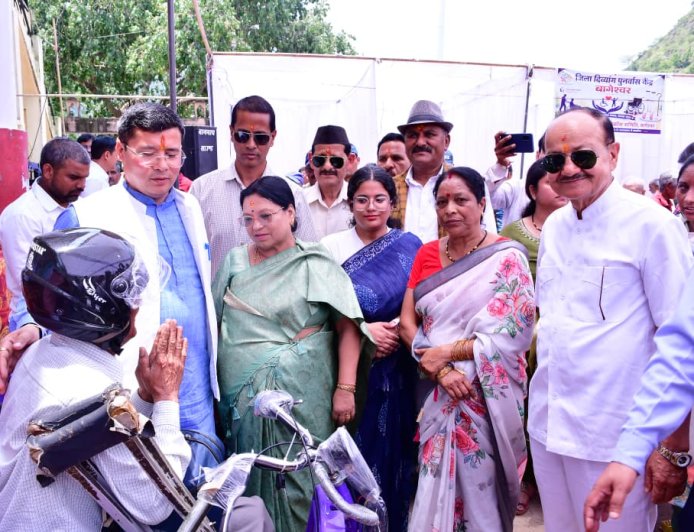 बागेश्वर: 480 लाभार्थियों को समाज कल्याण विभाग और एलिम्को द्वारा बांटे गए कृत्रिम अंग और सहायक उपकरण