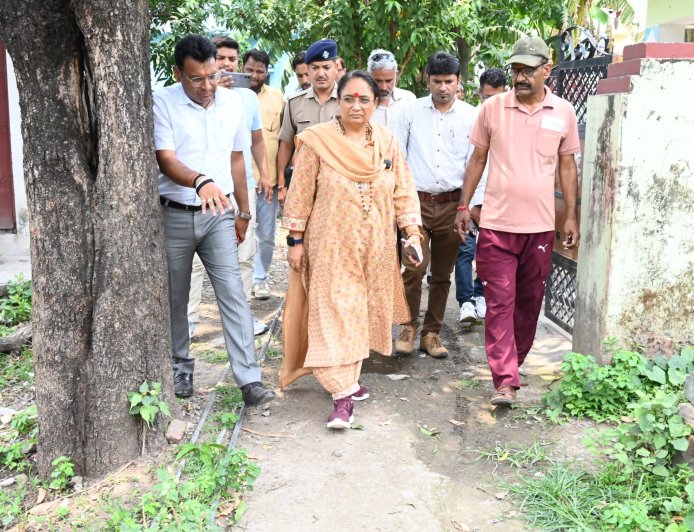 वार्ड 04 से 26 तक एडीबी परियोजना के विकास कार्यों का निरीक्षण