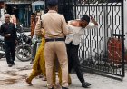 युवती ने शादी से इनकार पर प्रेमी को चप्पलों से पीटा, हाई-वोल्टेज नाटक को देखकर रह गए लोग हैरान