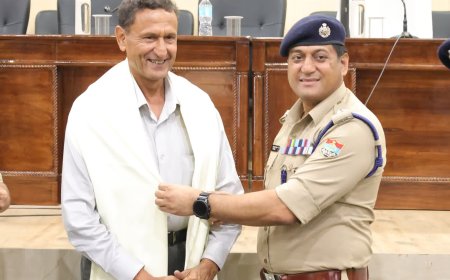 पुलिस लाइन देहरादून में विदाई समारोह: सेवानिवृत्त अधिकारियों व कर्मचारियों को मिली भावभीनी विदाई