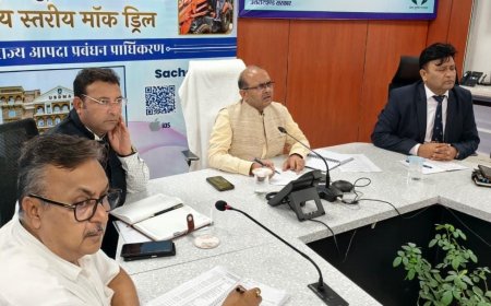 मुख्यमंत्री धामी ने वर्षा स्थिति की समीक्षा की, अधिकारियों को 24×7 अलर्ट मोड में रहने के दिए निर्देश