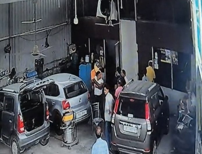 देहरादून: ऑटो वर्कशॉप में घुसपैठ कर हमला, महिला सहित छह पर हत्या के प्रयास का मामला दर्ज