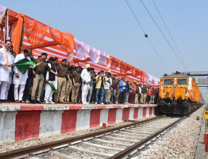 उत्तराखंड: नई लंबी दूरी की ट्रेन सेवा का उद्घाटन, यात्रा का अनुभव होगा सुगम