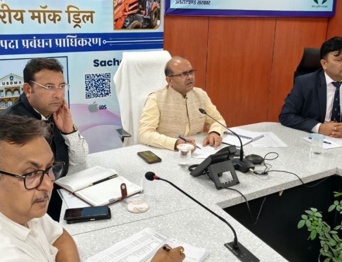 मुख्यमंत्री धामी ने वर्षा स्थिति की समीक्षा की, अधिकारियों को 24×7 अलर्ट मोड में रहने के दिए निर्देश