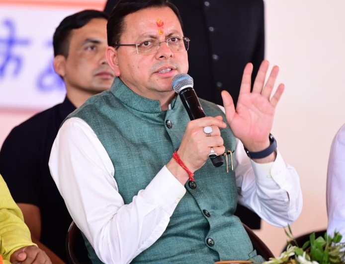 चमोली में भव्य जन-संवाद शिविर: 7,472 नागरिकों ने लिया हिस्सा, 1,737 समस्याएं सुलझाई, सीएम धामी ने बांटी मशीनें और लोन चेक