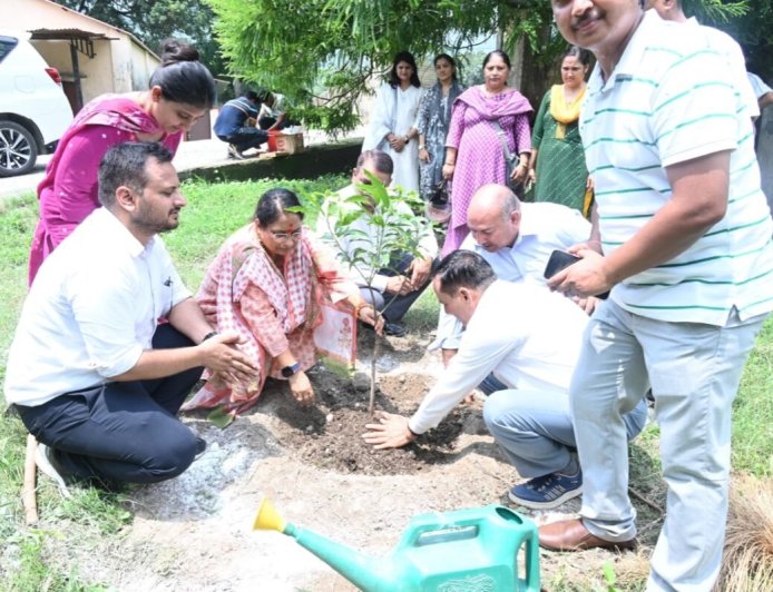 हरेला पर्व पर ऋतु खण्डूड़ी का जोरदार संदेश, हर परिवार से की पौधारोपण की विशेष अपील