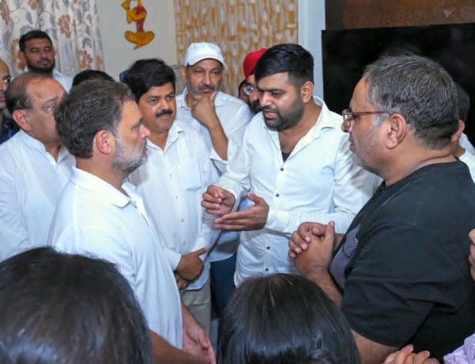 राहुल गांधी ने देहरादून में अमर मेहता के परिवार से की संवेदनाएँ व्यक्त, टेंट दुर्घटना पर जताया दुख
