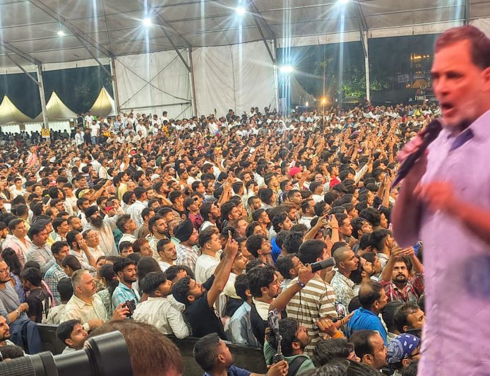 बारिश के बावजूद राहुल गांधी ने देहरादून के स्कूल ग्राउंड में छात्रों से किया संवाद, दी नई उम्मीद