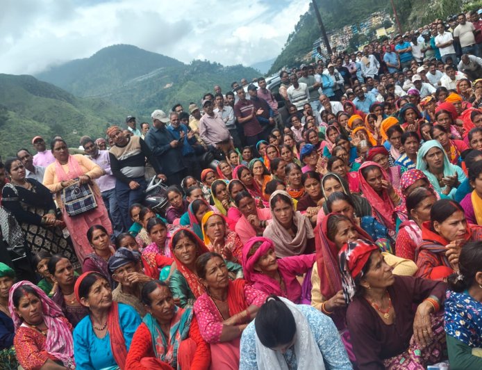 केतन हत्याकांड: दिवाकर डिमरी की गिरफ्तारी की मांग पर ग्रामीणों का बड़ा प्रदर्शन