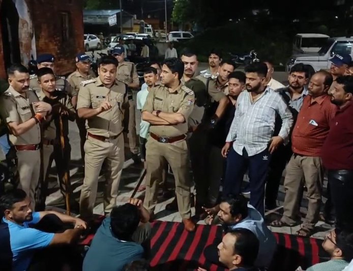 सितारगंज में रिश्वत मामले में नया मोड़, 20 घंटे बाद दोनों कर्मचारी रिहा