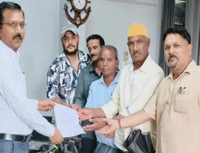 सीएम धामी को ज्ञापन: कारगिल शहीद भगत सिंह नेगी के नाम पर केंद्रीय विद्यालय और नगर का मुख्य द्वार